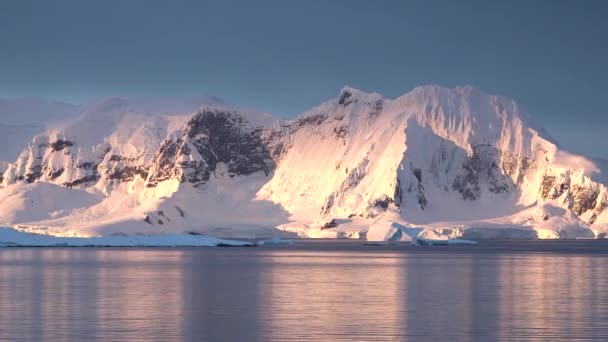 Antarctica Bevroren Oceaanwater Zuidpool Ecologie Van Planeet Ijsbergen Het Licht — Stockvideo