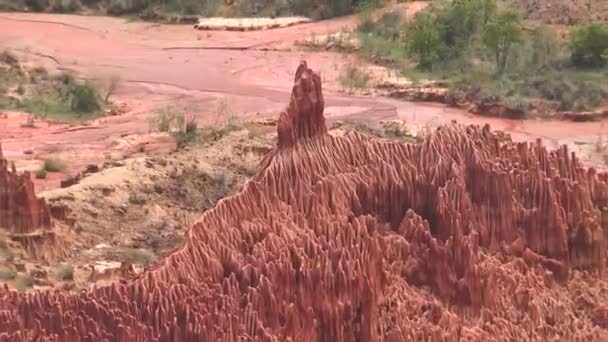Red Tsingy Madagascar Geología Maravillas Naturaleza Rocas Rojas Basalto Únicas — Vídeos de Stock