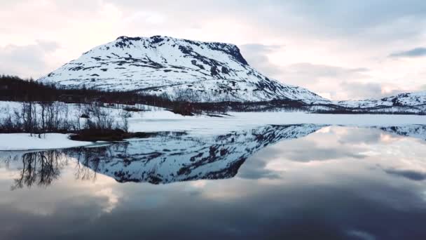Perjalanan Norwegia Rekaman Jembatan Drone Udara Reine Kepulauan Lofoton Pemandangan — Stok Video