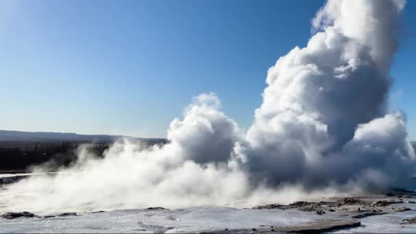 Erupção Dupla Gêiser Islândia Erupção Géiser Strokkur Dos Gêiseres Mais — Vídeo de Stock