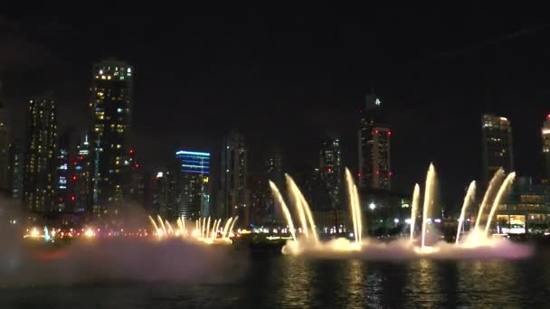 Scenisk Utsikt Över Dubai Fountain Water Show Dansande Fontän Natten — Stockvideo
