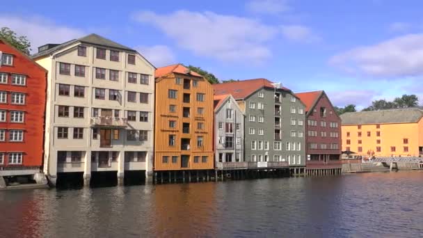 Trondheim Norveç Eylül 2022 Güneşli Bir Günde Körfezin Sularında Ahşap — Stok video