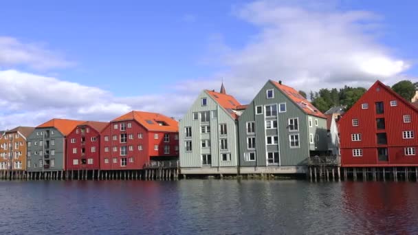 Trondheim Norveç Eylül 2022 Güneşli Bir Günde Körfezin Sularında Ahşap — Stok video