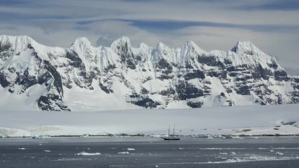Krajobraz Antarktydy Góry Lodowe Oceanie Górach Globalne Ocieplenie Zmiany Klimatyczne — Wideo stockowe