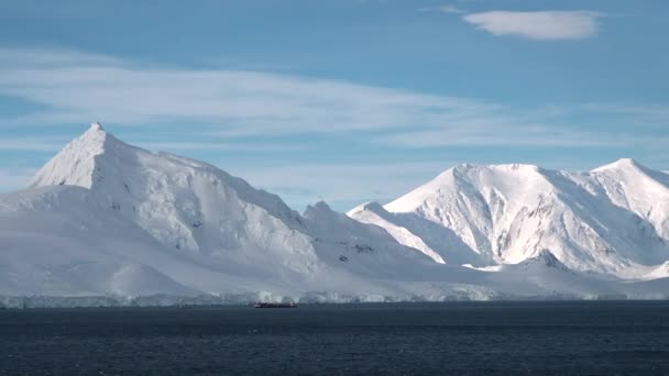 Paisagem Antártica Icebergs Oceano Nas Montanhas Aquecimento Global Alterações Climáticas — Vídeo de Stock