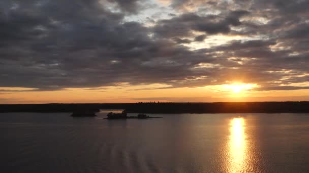 Ανατολή Ηλιοβασίλεμα Στη Θάλασσα Από Κατάστρωμα Του Κρουαζιερόπλοιου Πρωινός Ήλιος — Αρχείο Βίντεο