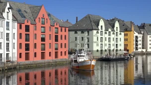 Norway Alesund September 2022 Alesund Norway Houses Water Boats Yachts — Stock Video