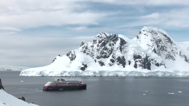 Antartide 2022 Nave Vela Antartide Con Ghiacciaio Montagne Una Bellissima — Video Stock