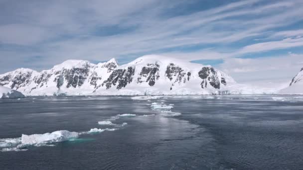 Падение Айсберга Немая Красота Айсберга Антарктиде Дрейфующий Айсберг Глобальное Потепление — стоковое видео