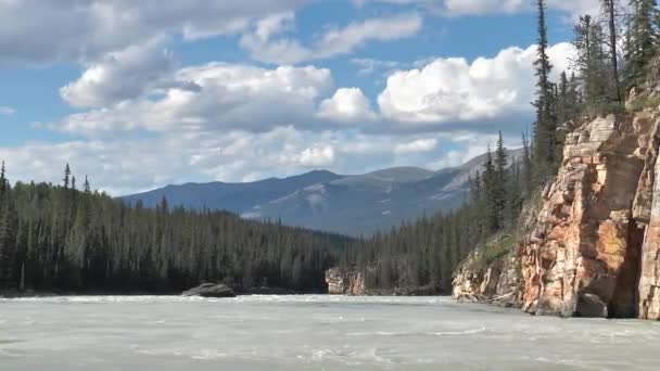 Φύση Του Καναδά Τοπία Βουνά Δάση Λίμνες Και Παγετώνες Λίμνη — Αρχείο Βίντεο