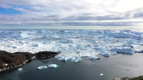 Letecký Pohled Poušť Ledu Sněhu Vody Tání Blue Water Ledovec — Stock video