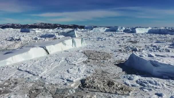 Vista Aérea Deserto Gelo Neve Água Derretendo Blue Water Iceberg — Vídeo de Stock