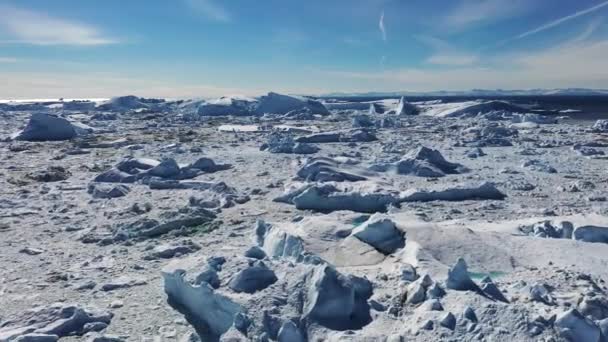 Luchtfoto Van Woestijn Van Ijs Sneeuw Water Smelten Blauw Water — Stockvideo