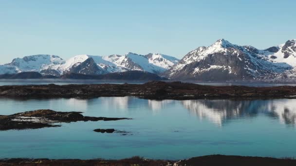Reiselandschaft Natur Norwegens Die Schneebedeckten Berge Der Lofoten Schneebedeckte Gebirgsketten — Stockvideo