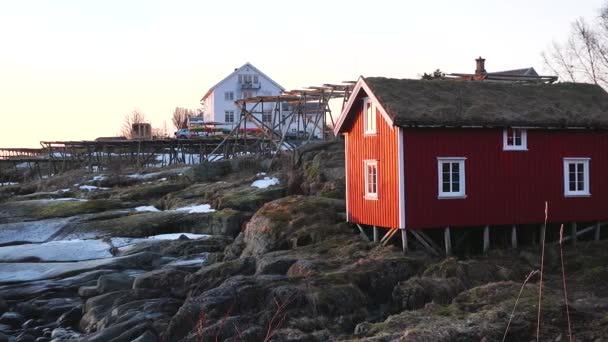 Červené Dřevěné Kabiny Rorbu Lofotenských Ostrovech Tradiční Rybářská Vesnice Červenými — Stock video