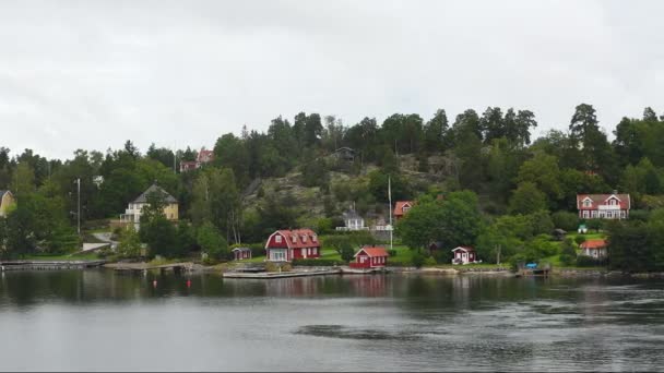 Stockholmi Szigetcsoport Balti Tengeren Fjord Festői Partjai Gyönyörű Lakóépületek Parton — Stock videók