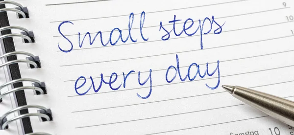Pequenos Passos Todos Dias Escritos Uma Página Calendário — Fotografia de Stock