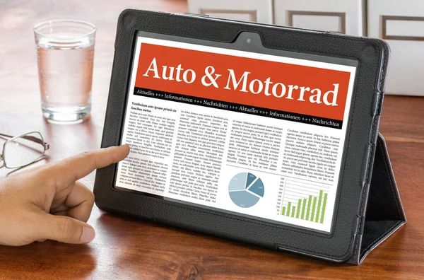 Tablet Una Scrivania Automobili Moto Auto Und Motorrad Tedesco — Foto Stock