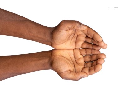 Boş eller, beyaz arka planda izole edilmiş, el ele tutuşma ya da koruma hareketleri yapıyor