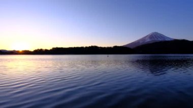 Sunrise ve Mount. Kawaguchi Gölü 'nden Fuji Japonya 01 / 02 / 2023