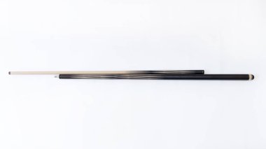 Beyaz arka planda bilardo işaretleri. Bir bilardo ıstakasının parçaları. Bilardo ıstakasının canlı fotoğrafları.