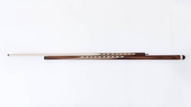 Beyaz arka planda bilardo işaretleri. Bir bilardo ıstakasının parçaları. Bilardo ıstakasının canlı fotoğrafları.