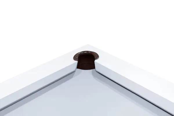 Beyaz bilardo masası. Güzel bilardo masası beyaz arka planda izole edilmiş. Beyaz arka planda bilardo oynamak için resim. Oyun için içerideki ögenin resmi.