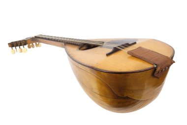 Beyaz arka planda izole edilmiş eski bir mandolin.