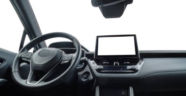 Arabanın içi izole edilmiş boş ekran camı ve ön camı var.