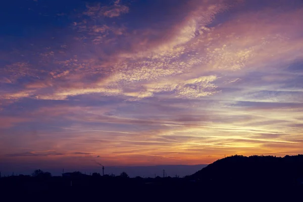 Zachód Słońca Niebieski Różowy Fioletowe Zachmurzone Niebo — Zdjęcie stockowe
