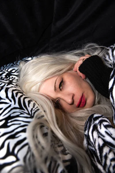 Attractive Blonde Woman Tiger Striped Sheet Pillow Black Background — Stock Photo, Image