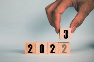El ele tutuşan ahşap küpler 2023 ve 2023 konsept iş değişiklikleri yeni bir başarıya dönüştü