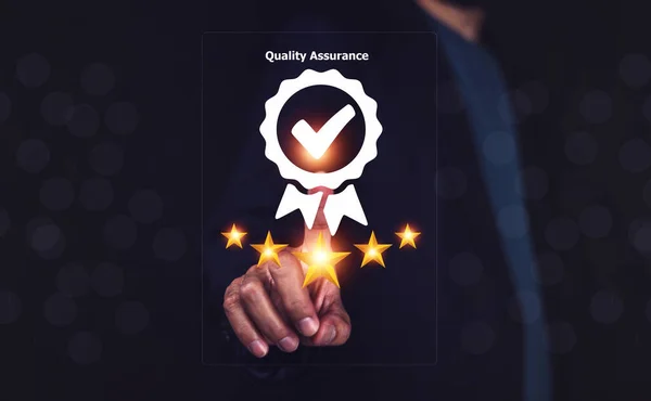 Kunden Geben Beste Qualitätssicherung Mit Goldenen Fünf Sternen Für Garantieprodukt — Stockfoto