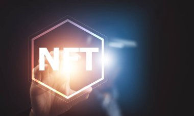 VR gözlük kullanan işadamı Metaverse çevrimiçi NFT ticareti ve pazar yerinde yatırım Nfts küresel toplum