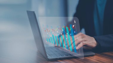 Yatırımcı tüccarı için borsa çevrimiçi veya borsa yatırımı