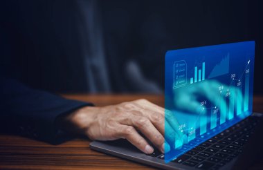 Yatırımcı ya da tüccar borsa ile çevrimiçi ticaret yatırımları,
