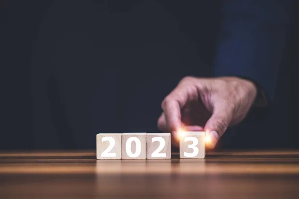 Toque Mão Cubo Madeira 2023 Conceito Plano Ano 2023 — Fotografia de Stock