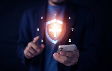 Çevrimiçi sigorta konsepti alın, cep telefonu sigortası, hayat sigortası, ev sigortası.