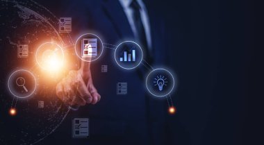 Belge yönetimi bilgi sistemi kavramı, Belge yönetimi bilgi sistemi için görsel ekran İnternet kullanan İşadamı ve şirkette ERP program veri dizini, ERP belge yönetimi
