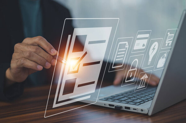 Подпись предпринимателя на безбумажном документе электронная для управления документами в офисе. безбумажный документ