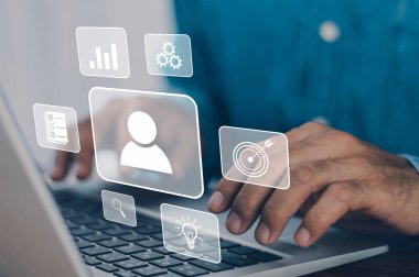 Veri analizi müşteriyi hedef alıyor. Hedef müşteri, alıcı kişiliği, müşteri davranışları konsepti. Pazarlama planı ve stratejileri. Kişiselleştirme pazarlama, müşteri merkezli stratejiler.