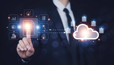 ERP belge yönetimi, Belgeler yönetimi bilgi sistemi kavramı, İşadamı şirkette Belge yönetimi bilgi sistemi ve ERP program veri dizini için görsel ekran interneti kullanıyor