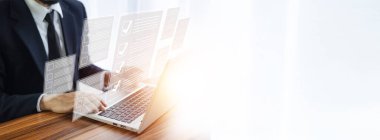 ERP ile birlikte Döküman Yönetim Sistemi (DMS) belgelendirmesi. Belge yönetimi kavramı, çevrimiçi belge veritabanı.