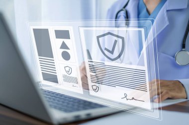 Doktor Sağlık Sigortası Konsepti. Doktor, küresel ağ bağlantısı, hastane, hizmet ve sağlık sektöründe bilgisayar ekranı sağlık sigortası simgesi kullan.