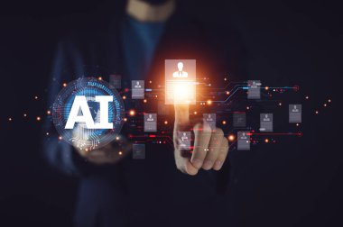 AI Teknoloji İnsan Kaynakları İK yönetim kavramı. HR yöneticisi İnsan Kaynakları için görsel ekrana dokunuyor.