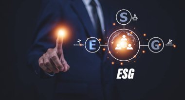 ESG ilkelerini benimsemek, çevre, sosyal ve yönetim hususlarını karar verme mekanizmasına entegre ederek sürdürülebilir büyümeyi teşvik ederek, hem şirketler hem de toplum için uzun vadeli değer yaratmaktadır..