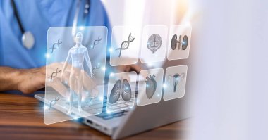 Doktorlar, modern tedavi yöntemleri geliştirmek için insan vücudunun özelliklerini ve iç organların işleyişini araştırmak için yapay zeka bilgisayarlarını kullanır..
