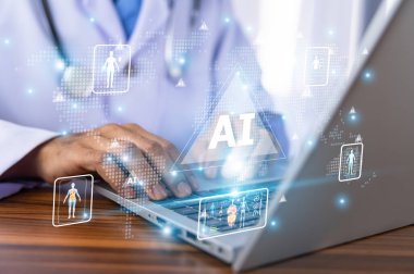 Doktor, yapay zeka teknolojisi kullanarak hastanın hızlı sağlık hizmetleri için tedavi yeniliklerini araştırıyor. Yapay Zeka Teknolojisi Sağlık Hizmetleri