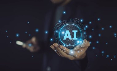 İş adamı, rekabetçi bir pazarda yenilik, otomatikleştirme ve iş performansını artırmak için yapay zeka teknolojisinin faydalarını benimsiyor..