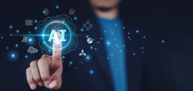 İşadamı yapay zeka teknolojisini büyük miktarlarda veriyi analiz etmek ve büyüme fırsatlarını tespit etmek için kullanır. Yapay zeka teknolojisi, gerçek zamanlı veri analizi öngörüleri sunarak iş zekasını geliştirir.